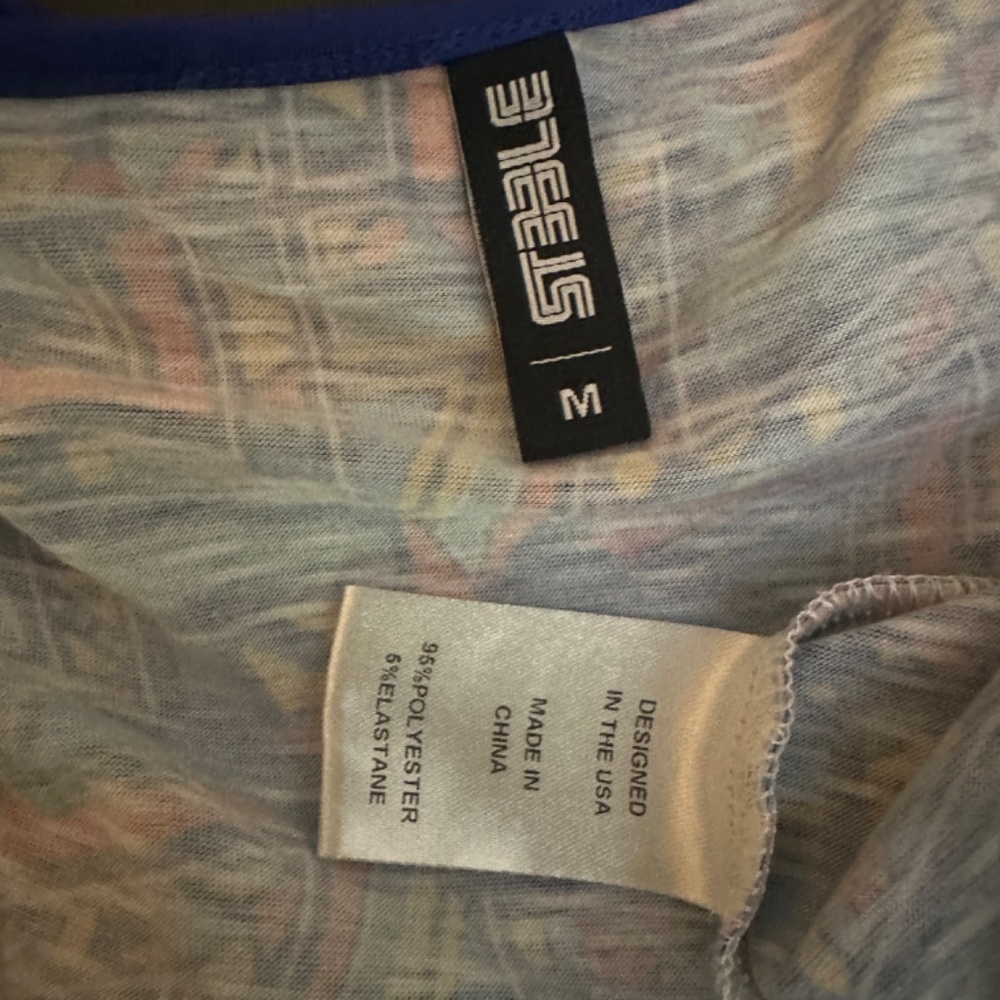 Steele Tank Top Medium Gently worn 95% polyester/5% elastane 20" armpits - Picture 3 of 3